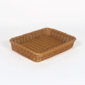 Vassoio espositore in vimini sintetico.