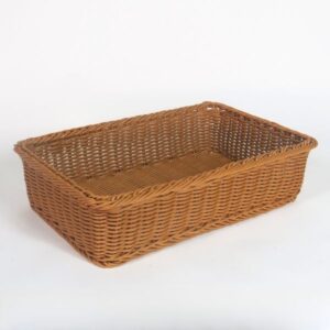 Cesto espositore in vimini sintetico.